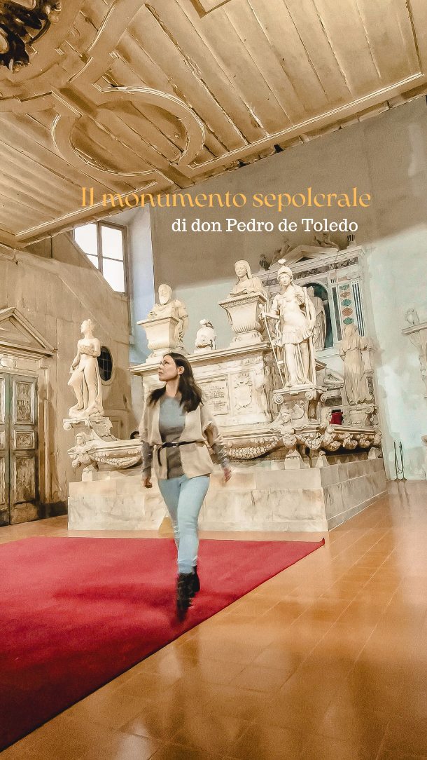 𝑰𝒍 𝒔𝒆𝒑𝒐𝒍𝒄𝒓𝒐 𝒅𝒊 𝒅𝒐𝒏 𝑷𝒆𝒅𝒓𝒐 𝒅𝒆 𝑻𝒐𝒍𝒆𝒅𝒐 
🇪🇸 Pedro Alvarez de Toledo diventò viceré di Napoli nel 1532 e restò tale per più di 20 anni, durante i quali trasformò il Regno. Decise che nella città partenopea avrebbe riposato per l'eternità. Commissionò quindi allo scultore Giovanni da Nola un sepolcro nella chiesa di San Giacomo degli Spagnoli, che accogliesse lui e la moglie. 
Purtroppo, don Pedro morì all'improvviso, mentre era a Firenze ⚜️. Fu seppellito in santa Maria del Fiore.
Il sepolcro resta in memoria delle sue imprese e delle Virtù che possedeva, insieme alla moglie.
Oggi il monumento, che manca di alcune parti, è nascosto, dietro l'altare settecentesco, ma don Pedro l'aveva immaginato come uno sguardo diretto verso il mare, dove i due coniugi inginocchiati si rivolgono come proiettati verso l'orizzonte.

È visibile in pochissime occasioni! Voi ci siete mai riusciti? Scrivetemi se volete conoscere il mio trucco! 👀
.
.
.
#sangiacomodeglispagnoli #napoli #piazzamunicipio #donpedrodetoledo #itinerariditinerarte
📍 Pontificia Real Basilica di San Giacomo degli Spagnoli, piazza Municipio, 29 - Napoli 
🎟️ Ingresso libero 
🕓 Per vedere il monumento 📩